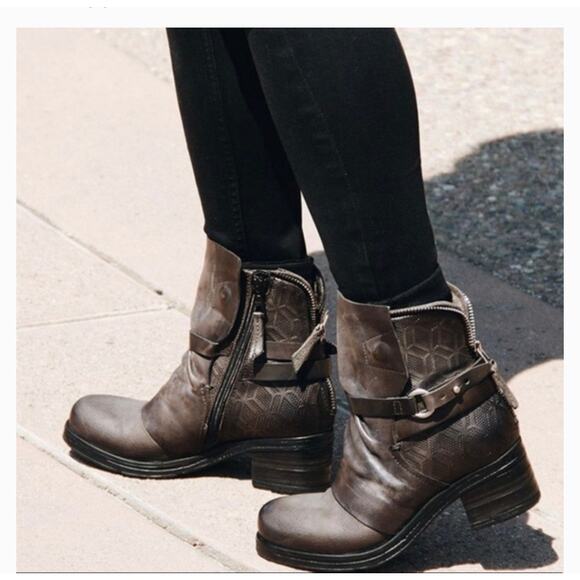 MIZ MOOZ SALMA BROWN BUCKLE BOOT SIZE 37 - Picture 1 of 9